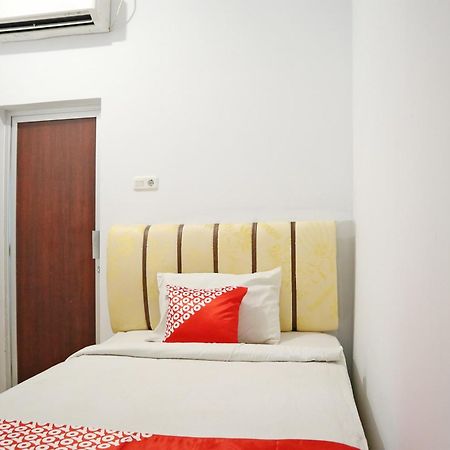 Oyo 1673 M Authentic Kost Man Hotel Паданг Екстериор снимка