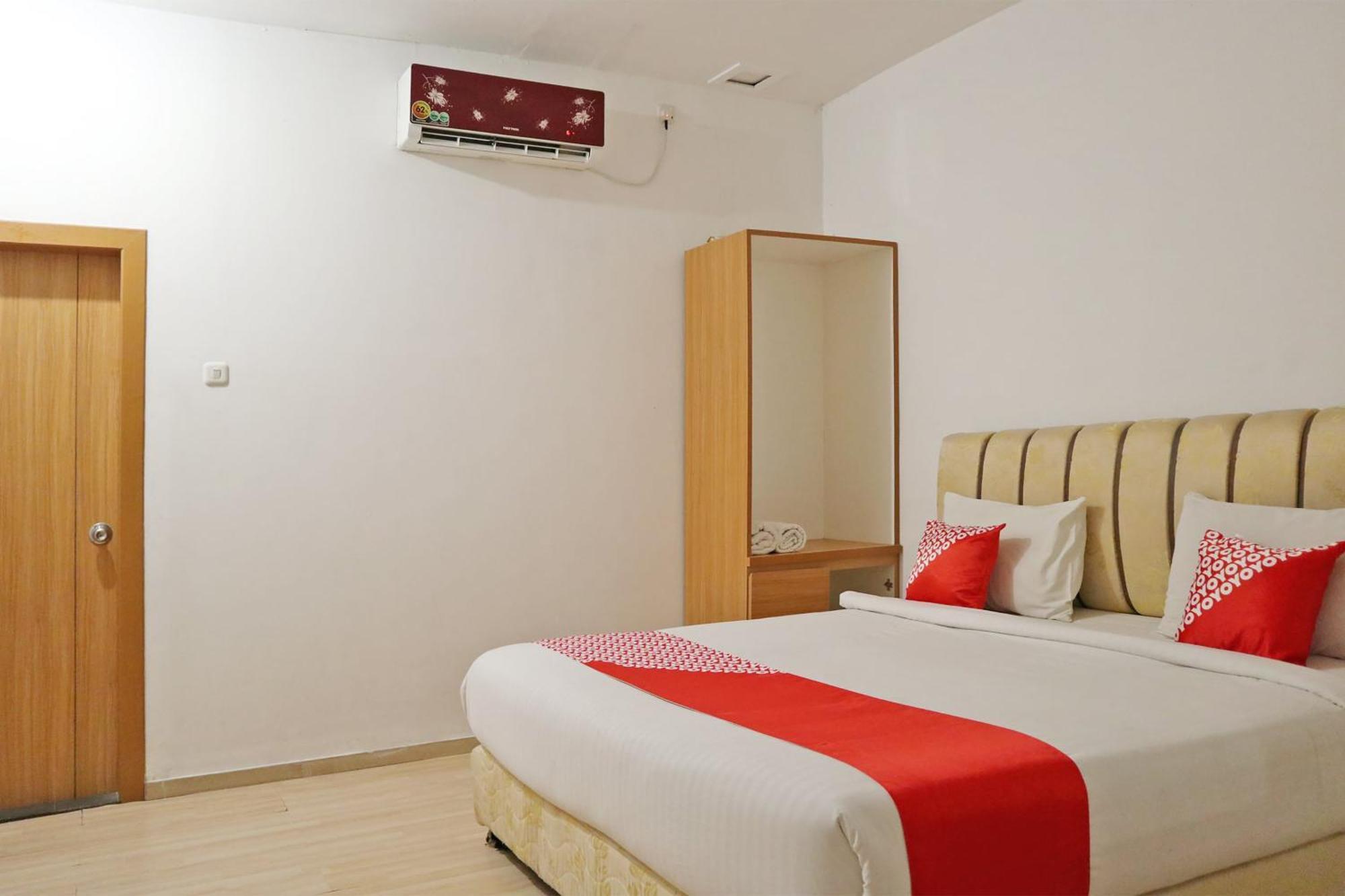 Oyo 1673 M Authentic Kost Man Hotel Паданг Екстериор снимка