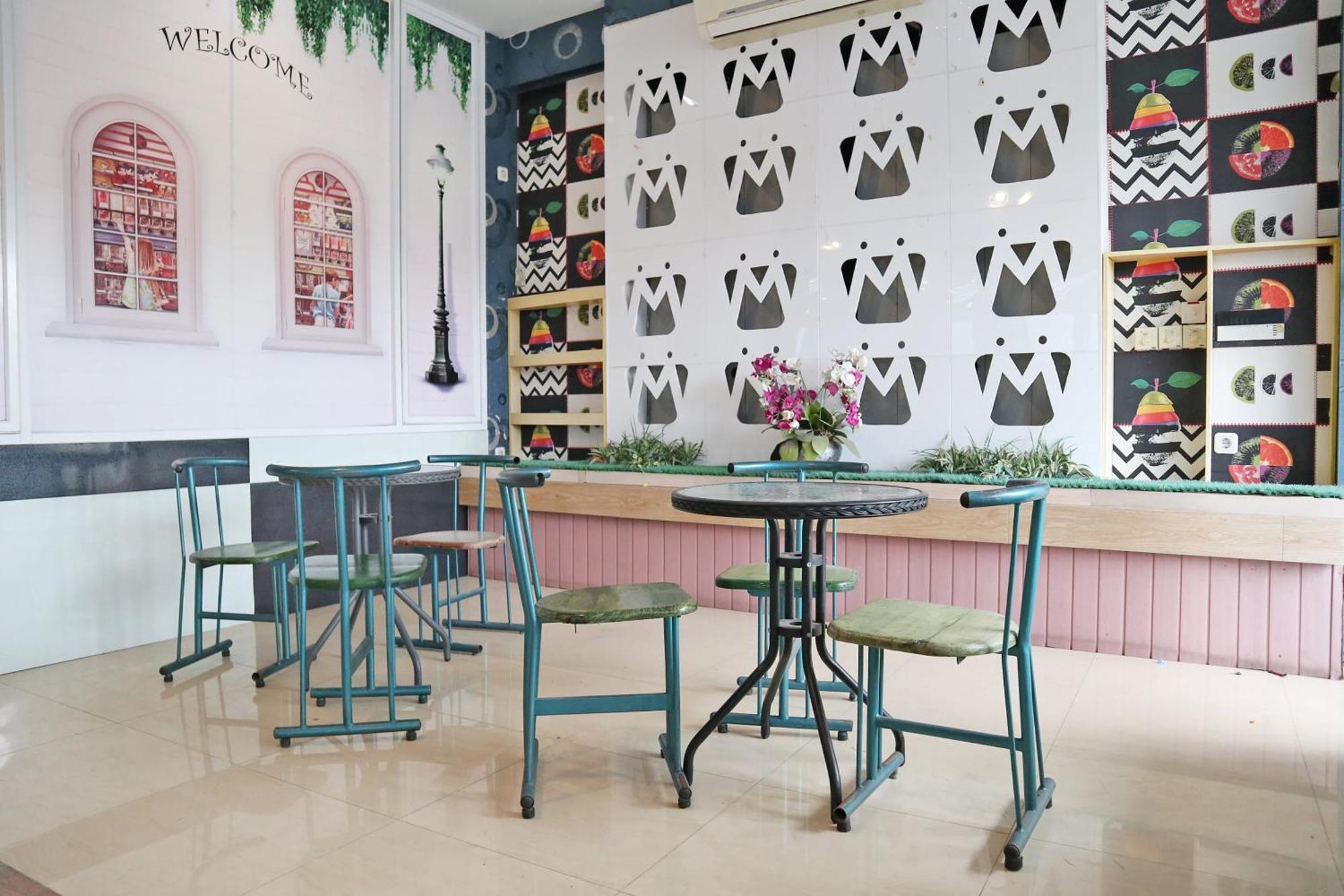 Oyo 1673 M Authentic Kost Man Hotel Паданг Екстериор снимка