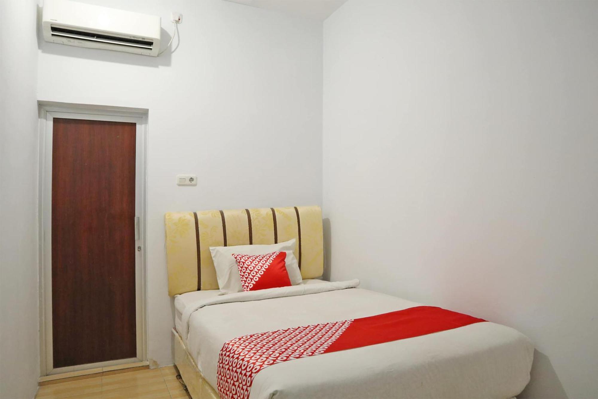 Oyo 1673 M Authentic Kost Man Hotel Паданг Екстериор снимка