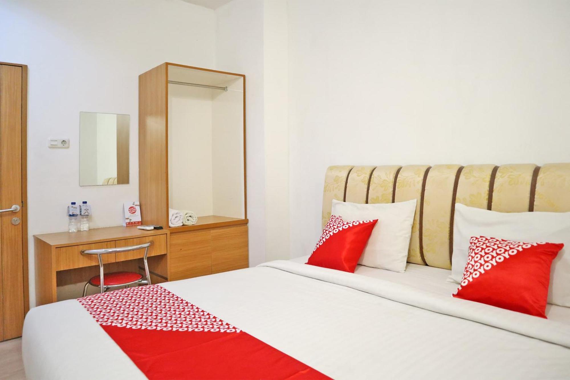 Oyo 1673 M Authentic Kost Man Hotel Паданг Екстериор снимка
